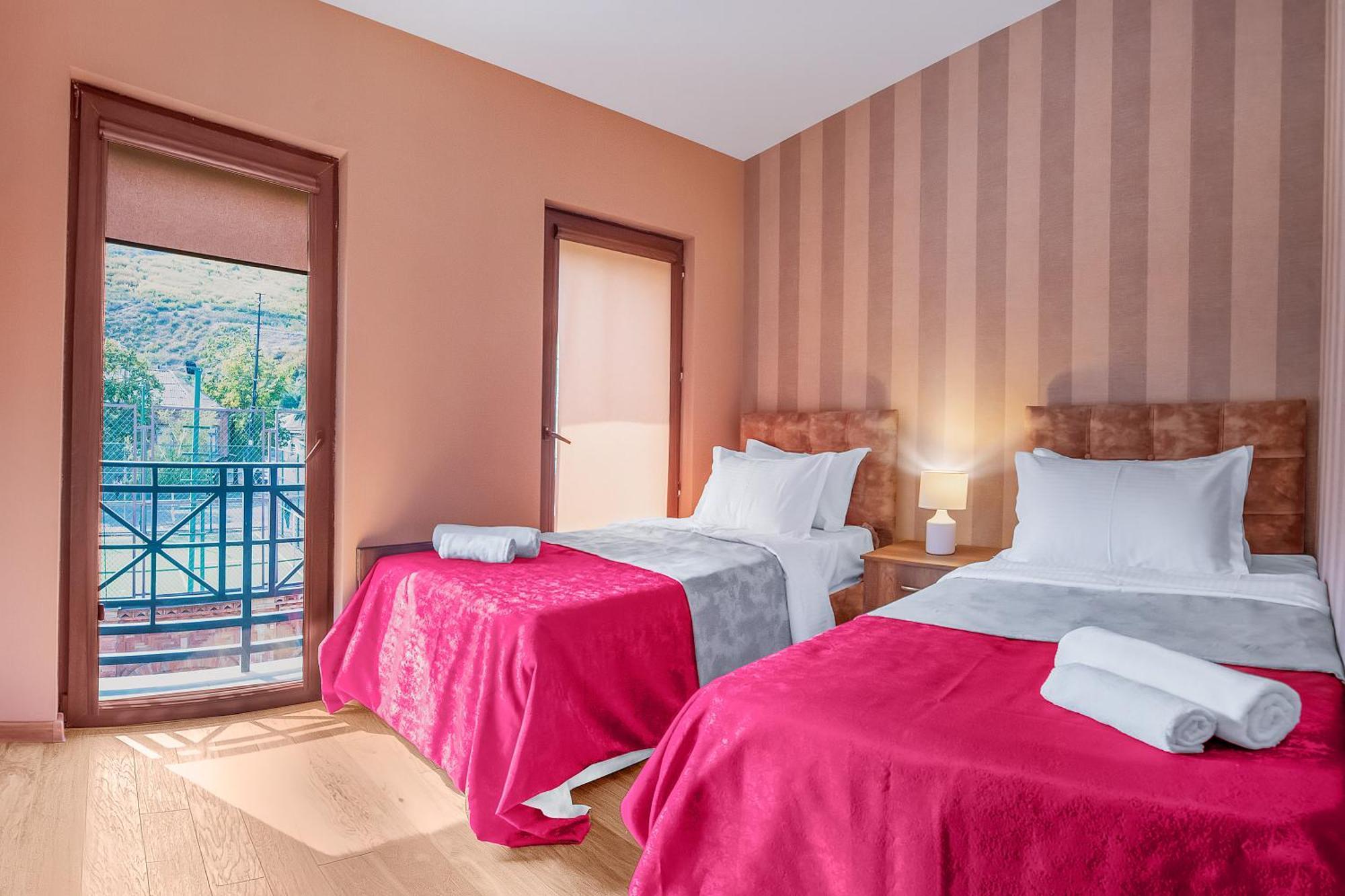 Dzvel Ubanshi Hotel Gori Luaran gambar